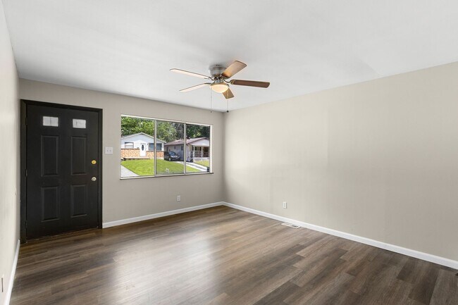 Foto del edificio - Charming 3-Bedroom Home with Fenced Yard a...