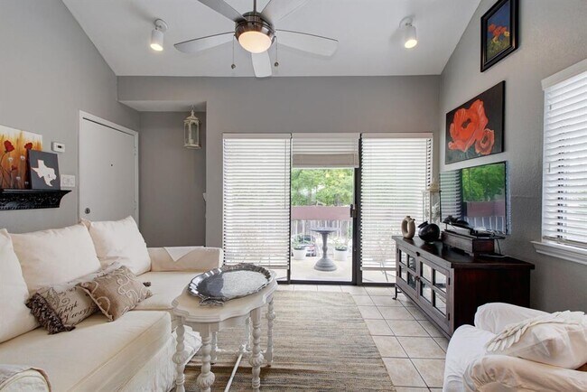 Foto del edificio - 701 Nelray Blvd