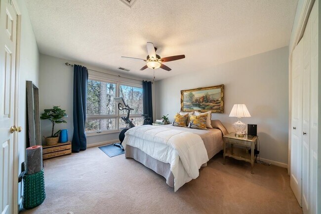 Building Photo - 1900 Snug Harbor Dr