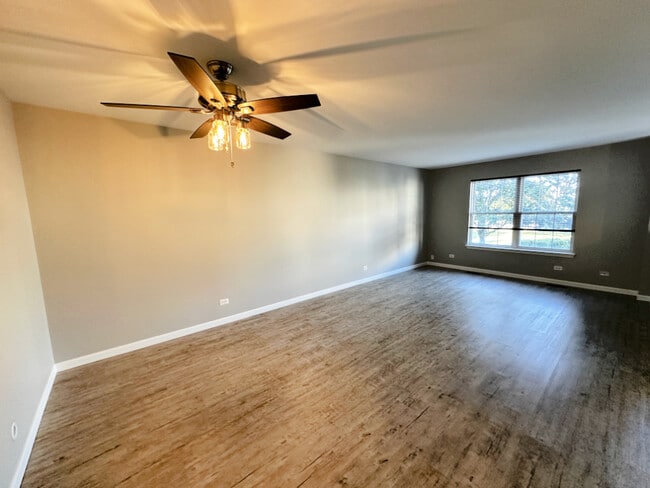 Foto del edificio - 924 Clover Ln