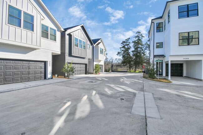 Foto del edificio - 2002 Laverne Willow Ln