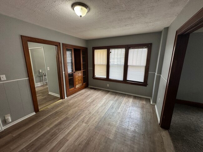 Building Photo - 1206 Hughes Ave