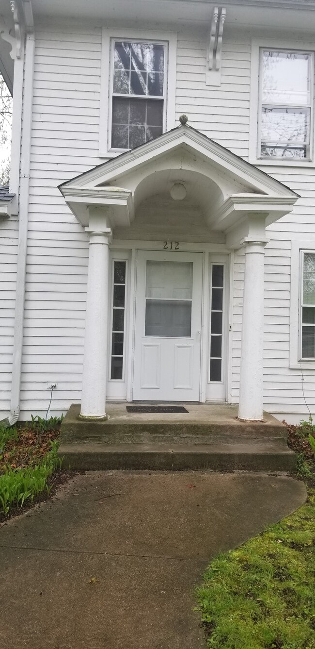 Building Photo - 212 E Main St