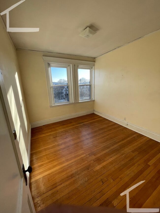 Building Photo - 1717 Commonwealth Ave #2B Boston MA 02135