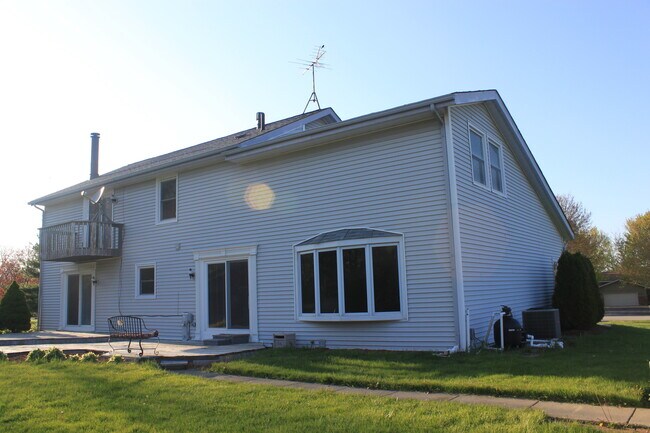 Building Photo - 1901 W August Ln