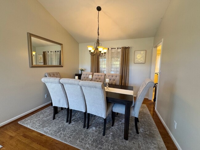 Foto del edificio - AVAILABLE TO SHOW!