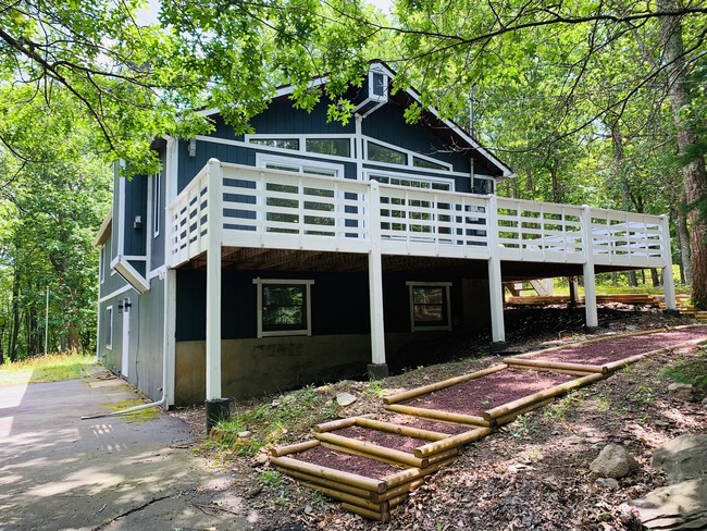 Building Photo - 227 Forest Dr