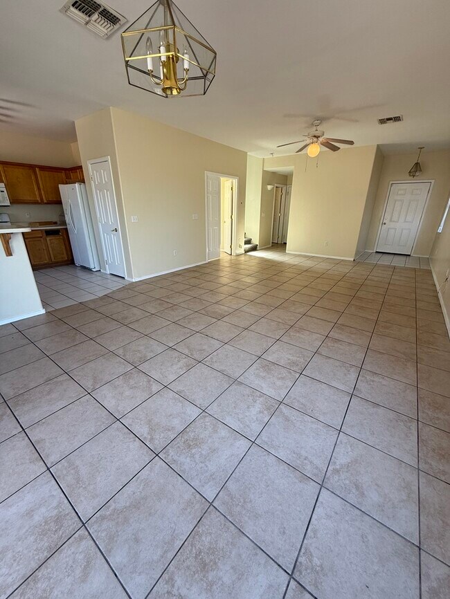 Building Photo - FOR RENT