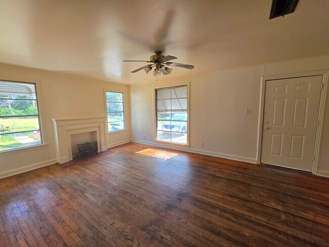 Foto del edificio - 4022 Golf Links Blvd