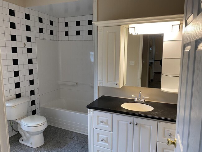 Building Photo - 145 Hayes St SW