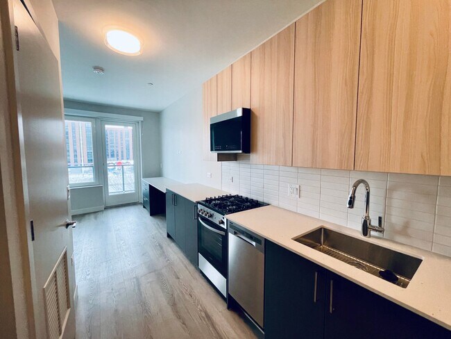 Foto del edificio - 672 N May St