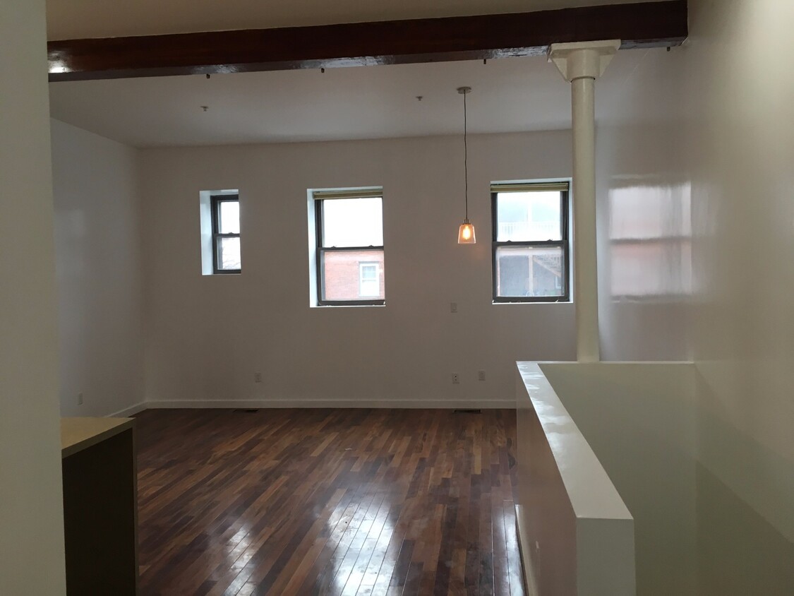 Primary Photo - 100 Pearl St