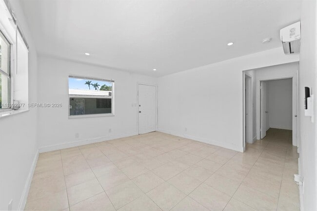 Foto del edificio - 2457 NE 183rd St