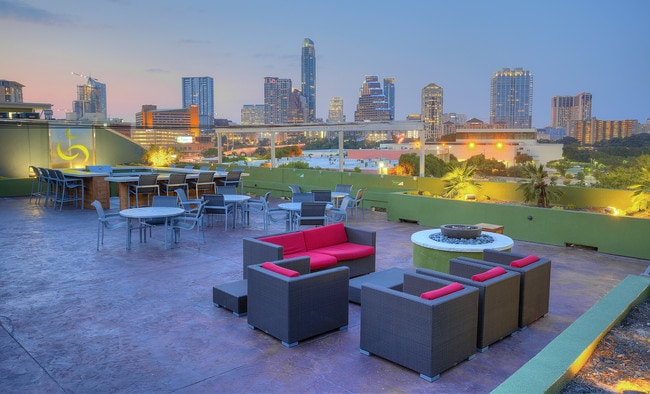 Building Photo - Crescent