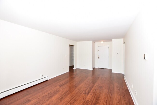 Building Photo - 912 Ridge Square