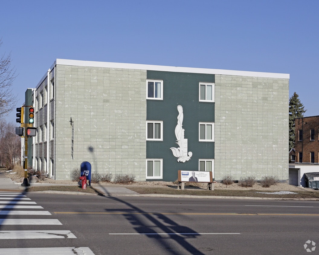 Building Photo - 1585 Highland Pky