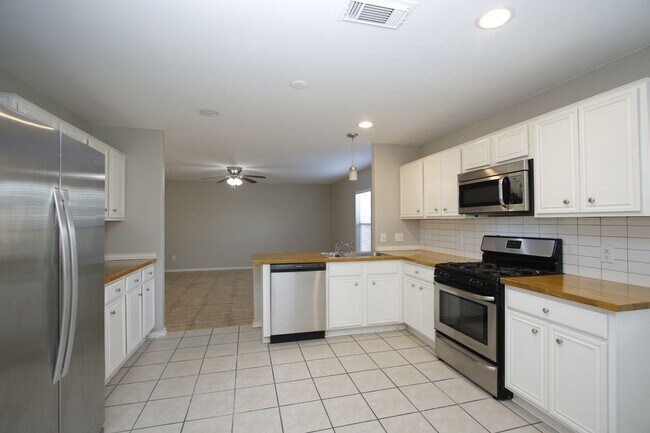 Building Photo - 18926 Piney Way Dr