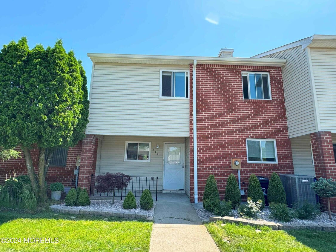 Foto principal - 112 Nightingale Ct