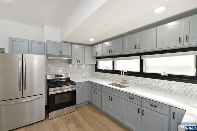 Foto del edificio - 73 Lafayette Ave