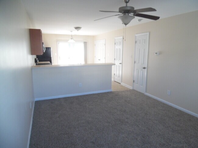 Building Photo - 2Br Townhome Available in The Gables
