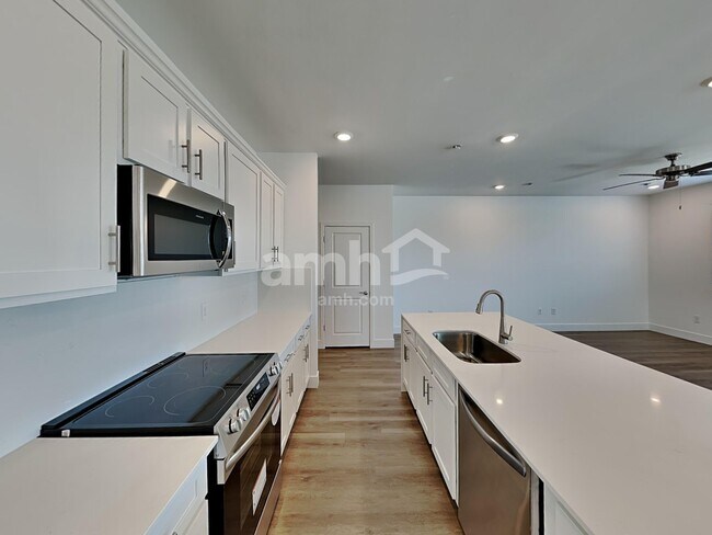 Foto del edificio - 9611 Harkes Dr