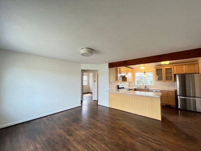 Building Photo - Cozy 3 bed 1 bath Home in Brentwood-Darlin...