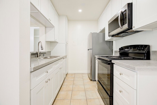 Foto del edificio - 5460 White Oak Ave