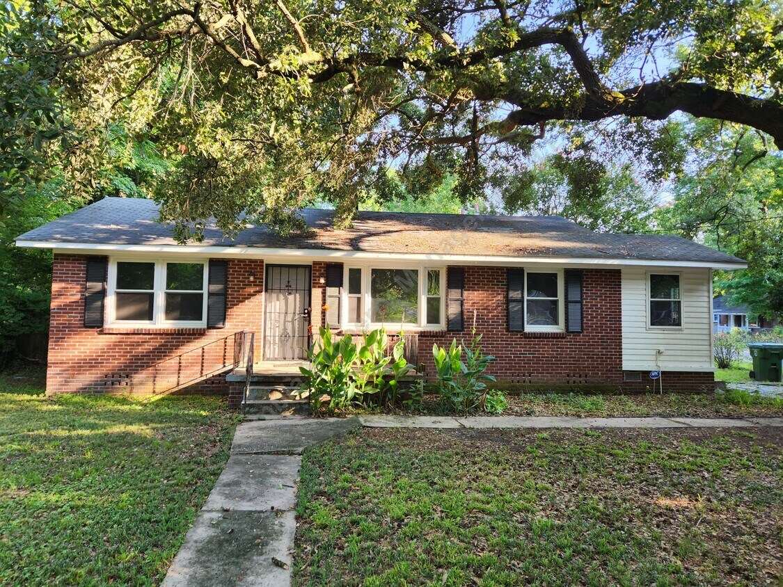 Primary Photo - 1647 Caroline Rd