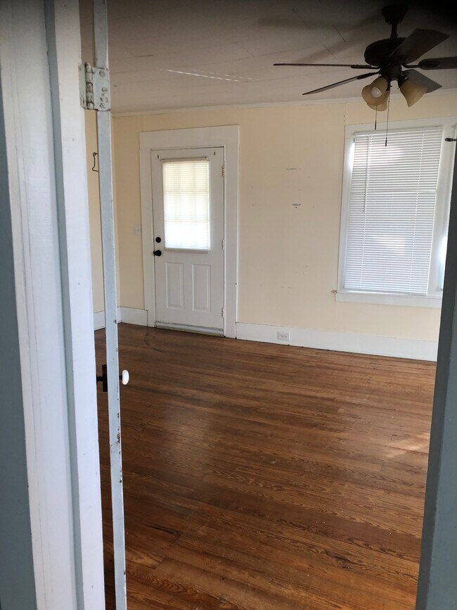Building Photo - 207 Calhoun St