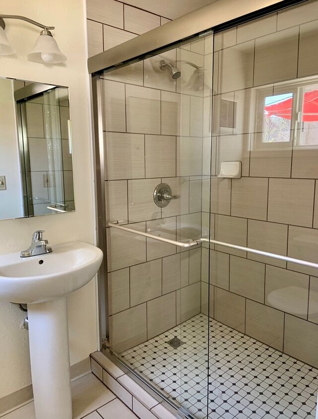 Primary Photo - Awesome studio apt downtown with full kitc...