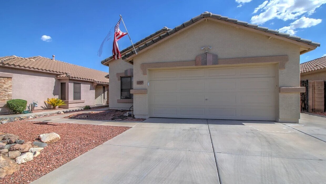 Foto del edificio - 15851 W Saguaro Ln