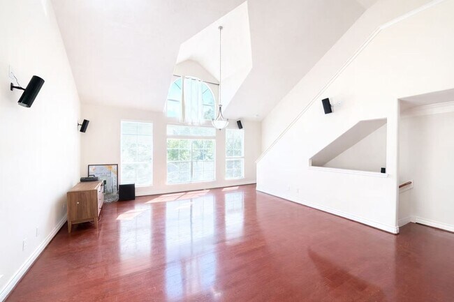 Foto del edificio - 3411 Clearview Cir