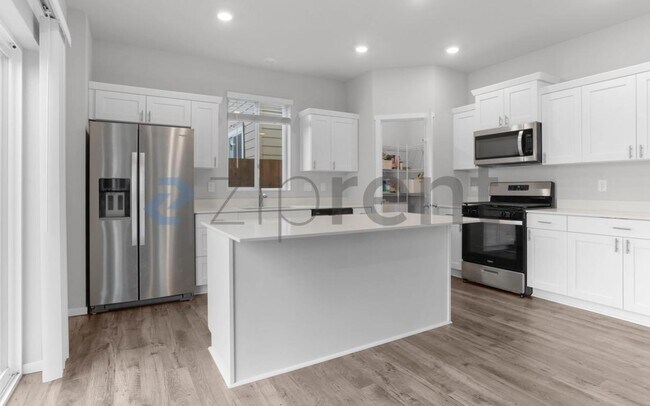 Building Photo - 1421 SW Pendleton Way