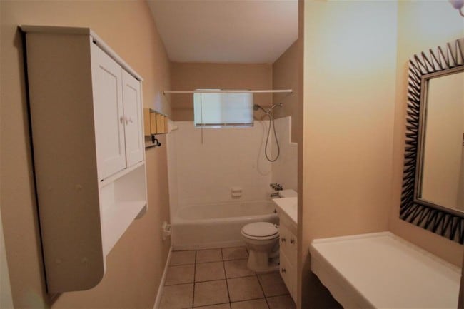Foto del edificio - 5830 Effingham Dr