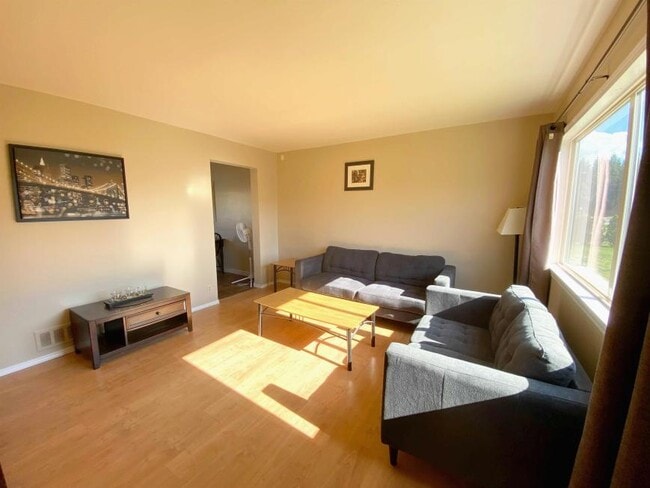 Building Photo - 2 bedroom in Kitimat BC V8C 1W4
