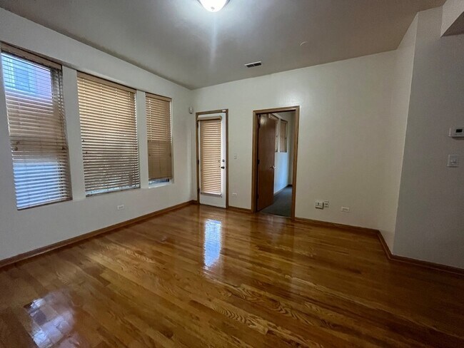Building Photo - 6449 S Greenwood Ave