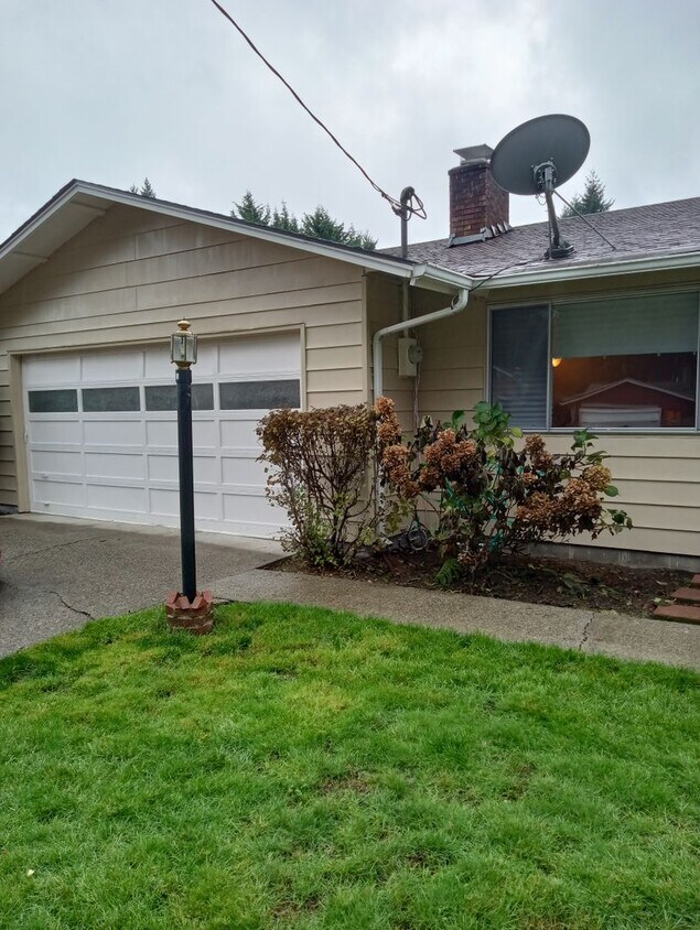 Primary Photo - 3 Bedroom Rambler Centrally Located in Lacey