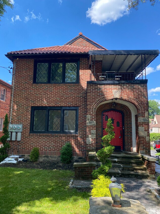 69 W Devonia Ave Unit 1, Mount Vernon, NY 10552 Apartments in Mount