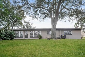 Building Photo - 1139 Circle Dr