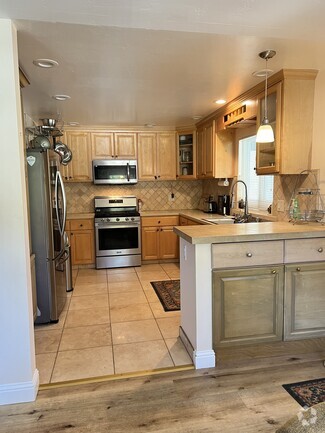 Building Photo - 9006 Soquel Dr