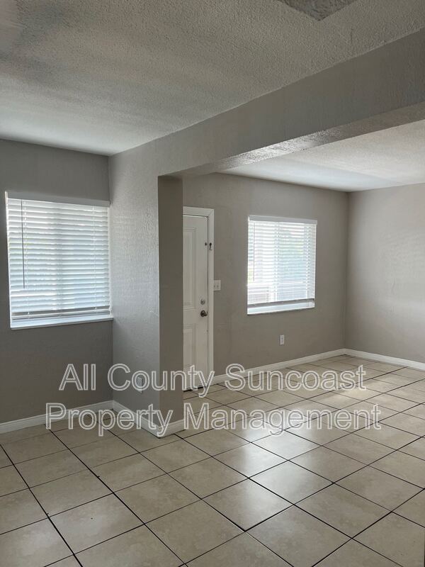 Foto del edificio - 1200 70th St N