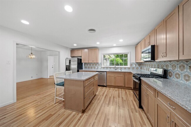 Foto del edificio - 9302 Walterville Rd