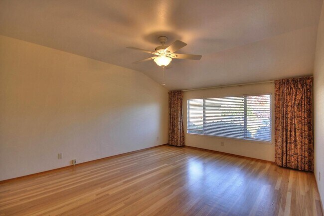 Building Photo - 1012 Thistle Ct