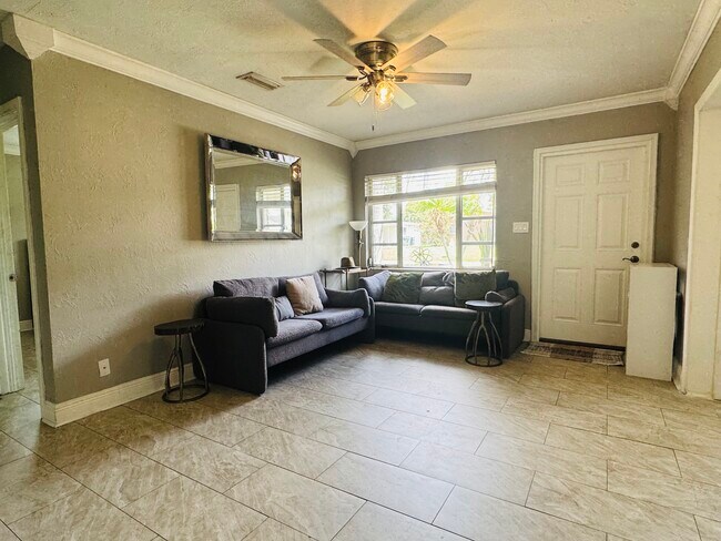 Foto del edificio - 2710 W Grace St