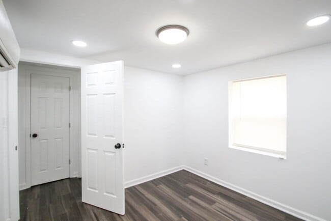 Building Photo - Adorable New Build 1-Bedroom Apartment