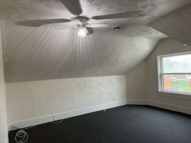 Bedroom - 337 W 6th St