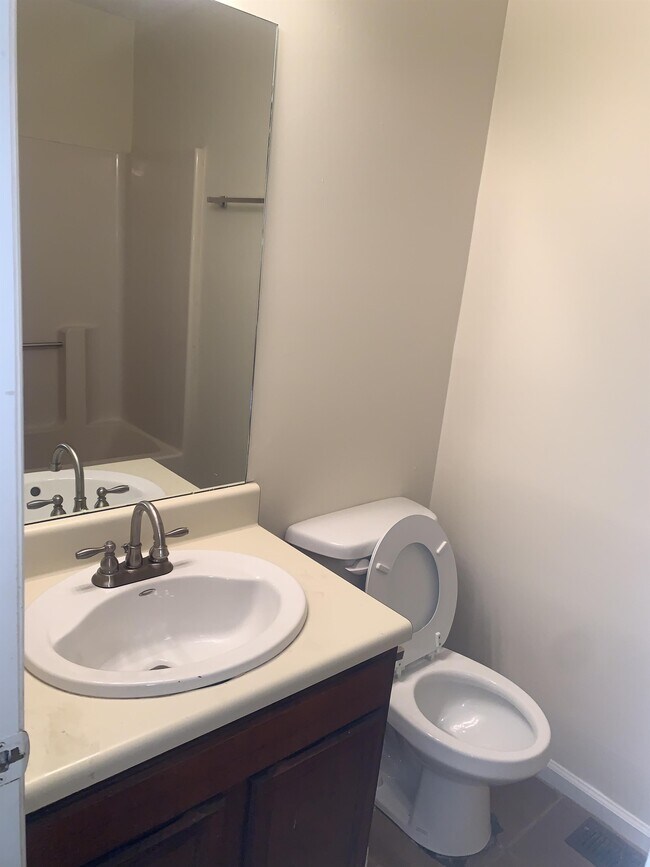 Building Photo - 3494 Kingswood Run