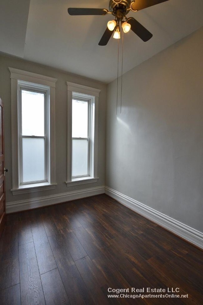Building Photo - 1357 N Maplewood Ave