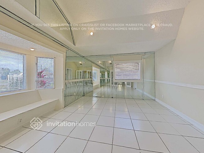 Building Photo - 13933 Madison St