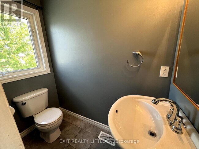 Photo du bâtiment - 722 Trailview Dr